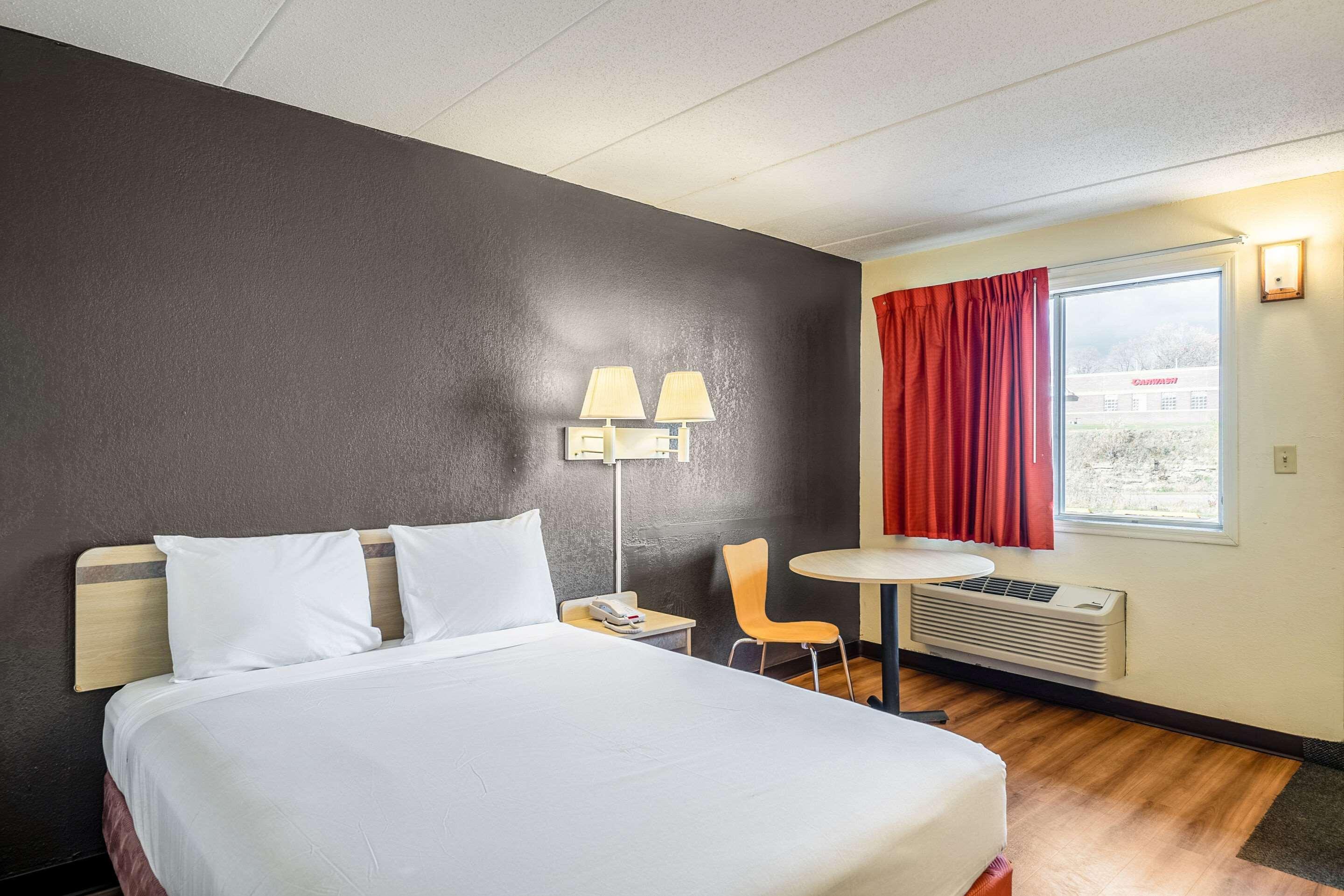 Rodeway Inn Dubuque Esterno foto