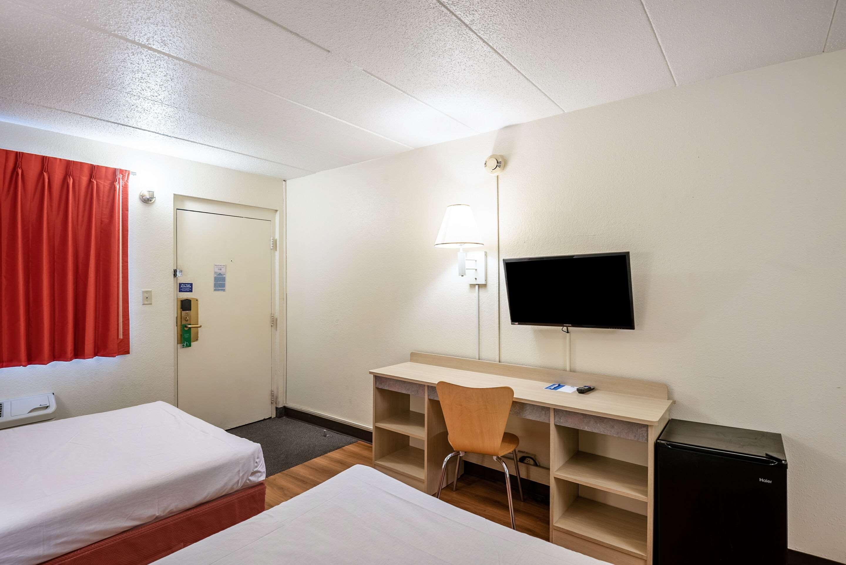Rodeway Inn Dubuque Esterno foto