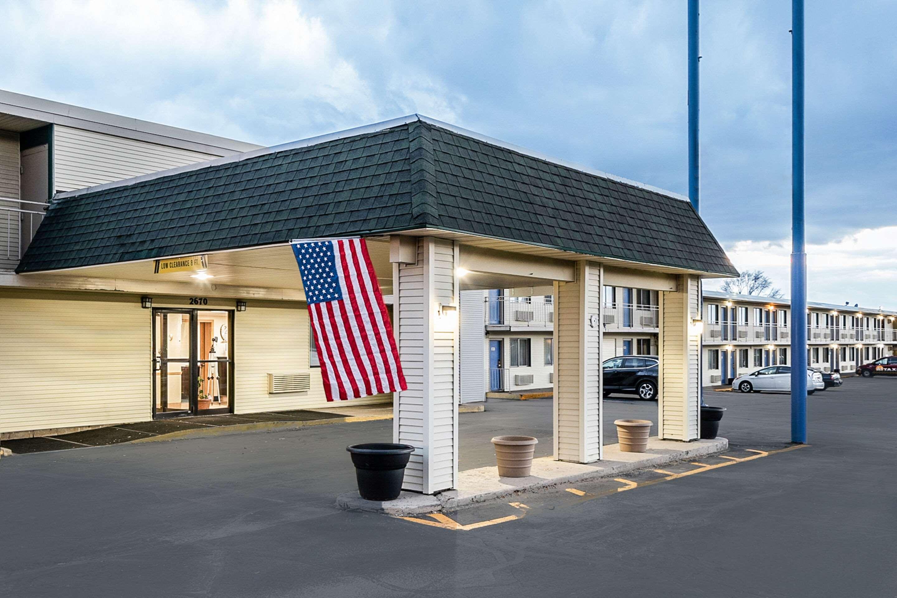 Rodeway Inn Dubuque Esterno foto