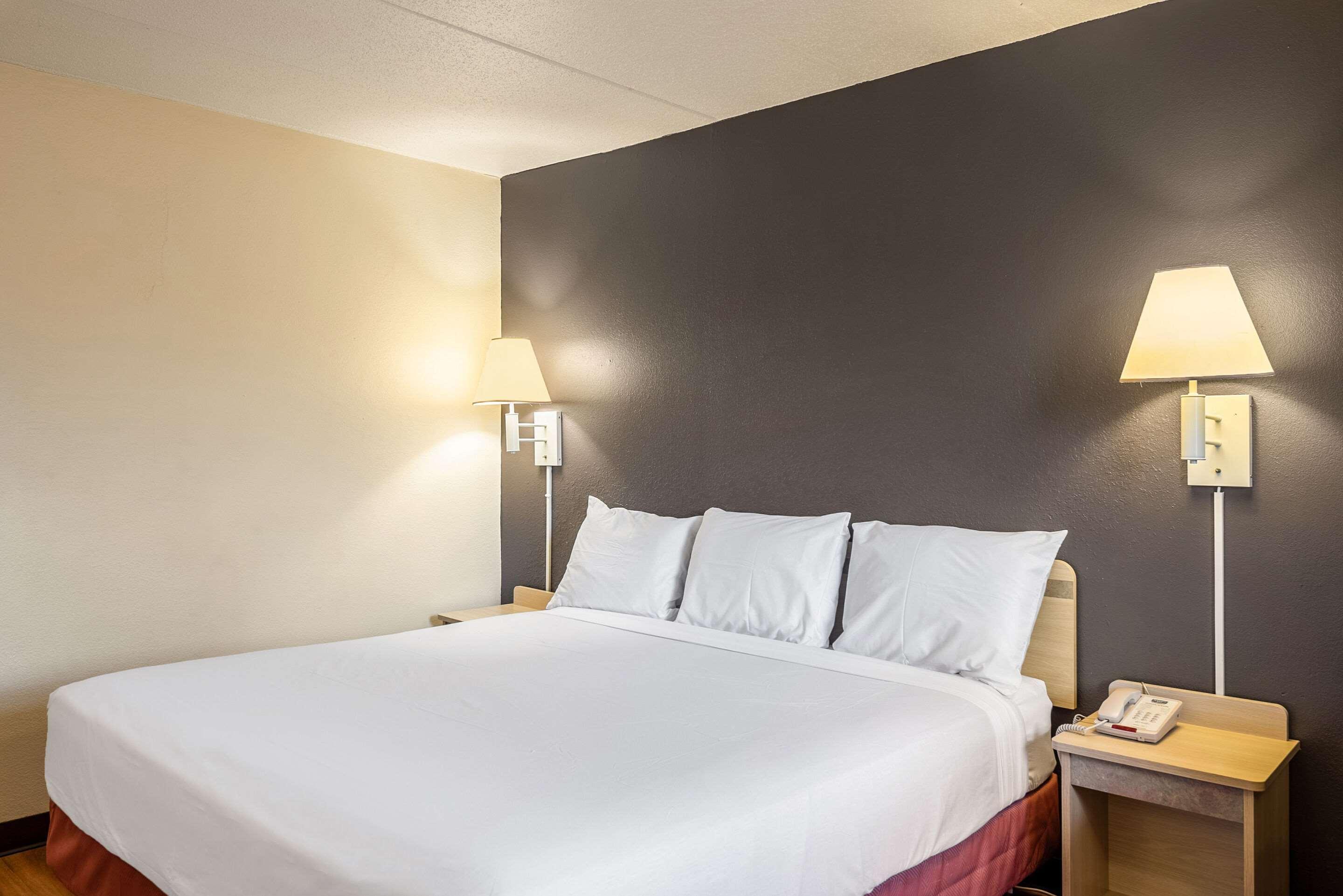 Rodeway Inn Dubuque Esterno foto