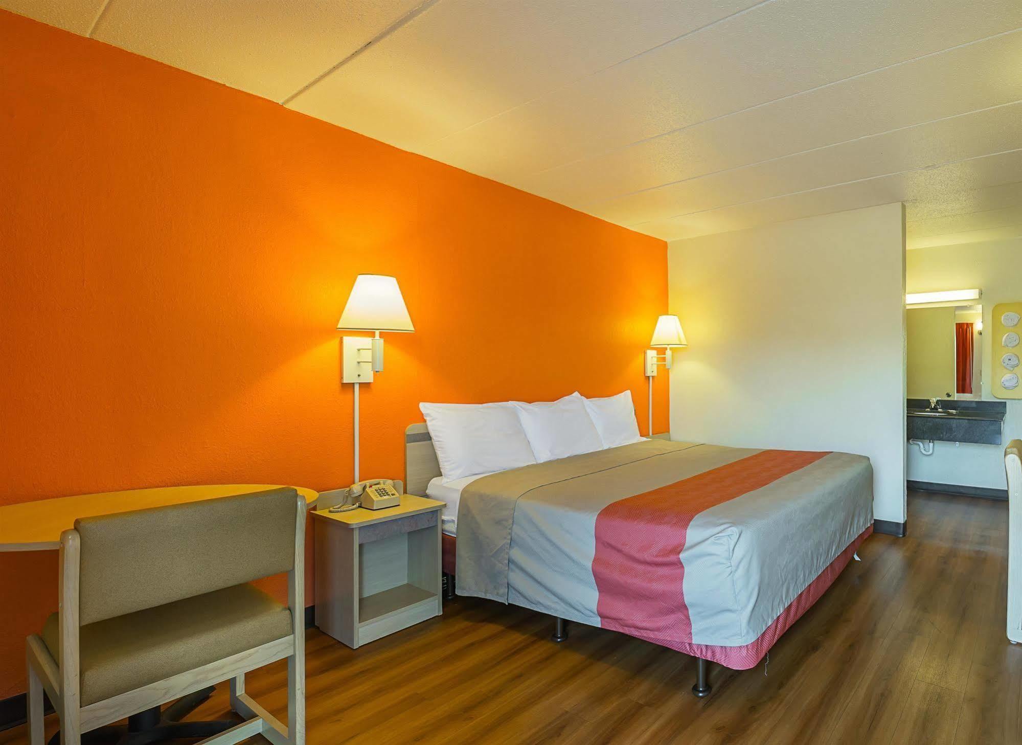 Rodeway Inn Dubuque Esterno foto
