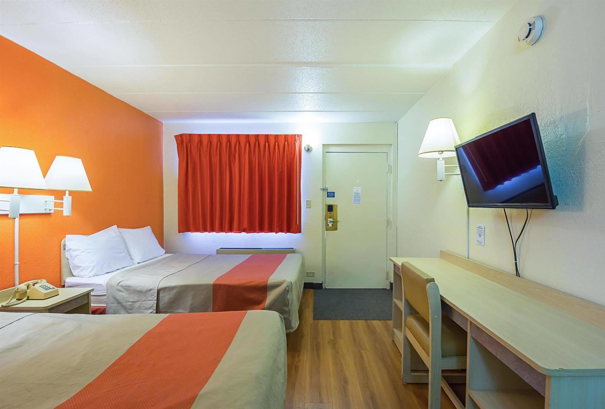 Rodeway Inn Dubuque Esterno foto