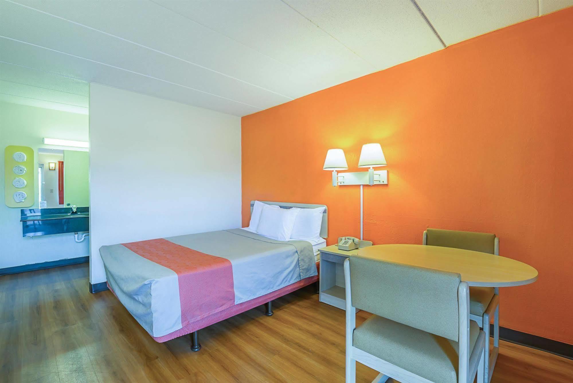 Rodeway Inn Dubuque Esterno foto