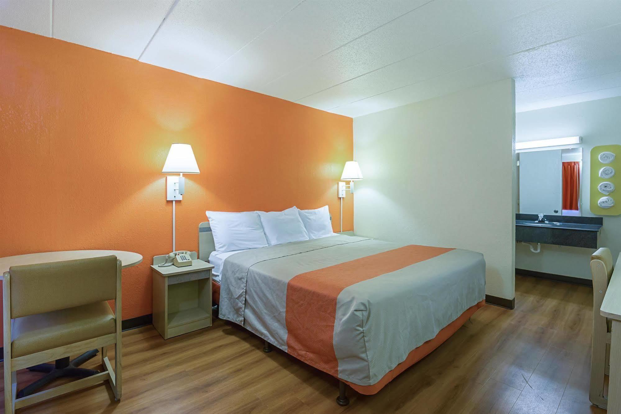 Rodeway Inn Dubuque Esterno foto