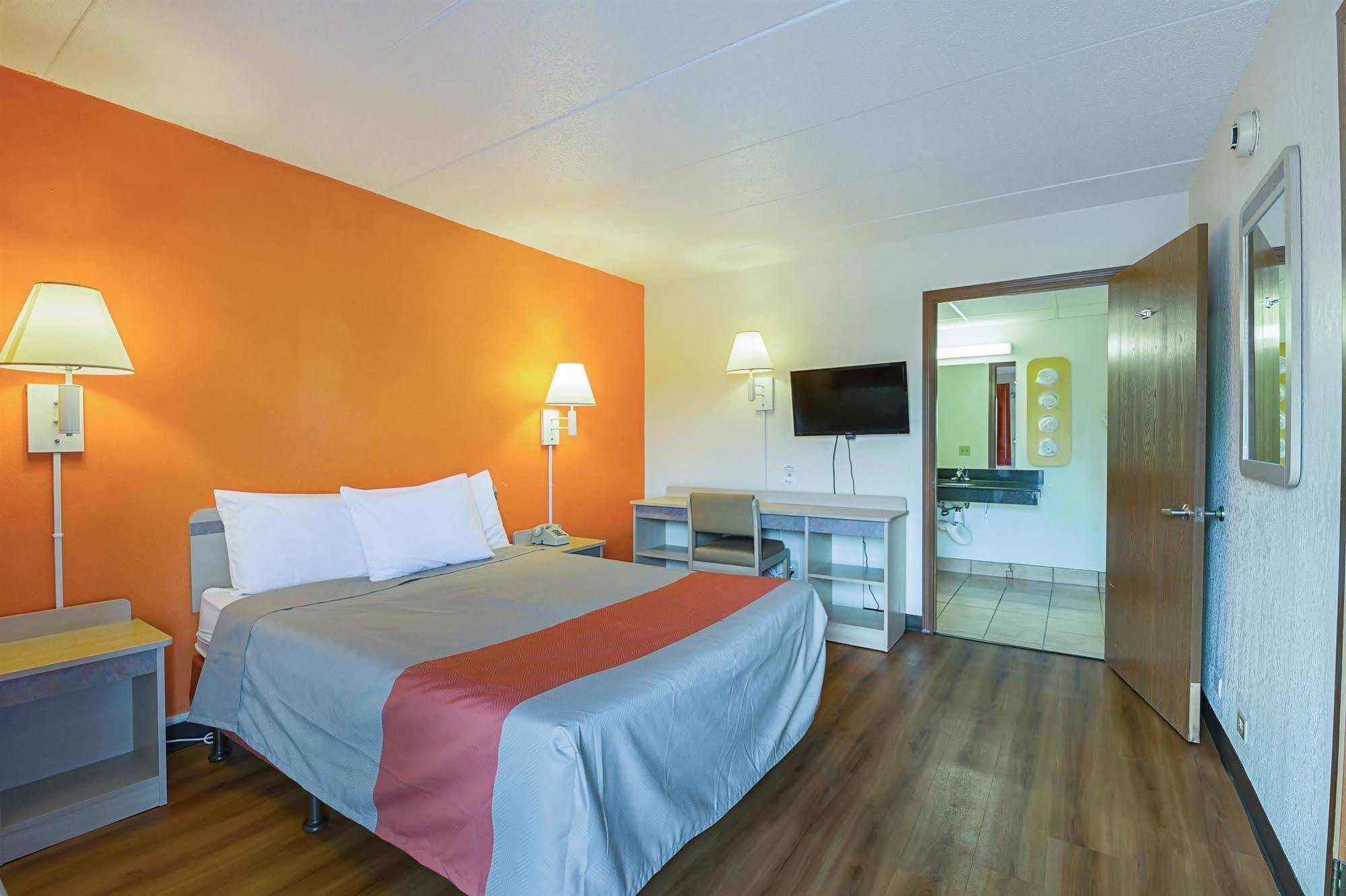 Rodeway Inn Dubuque Esterno foto