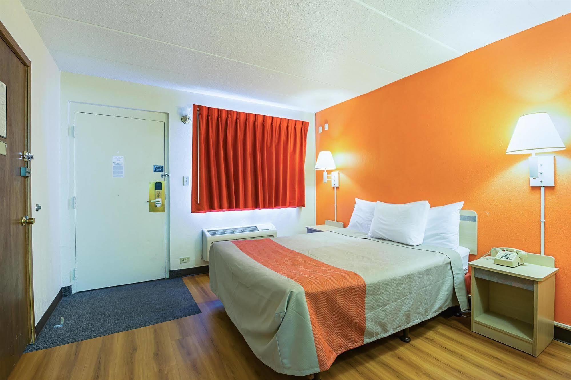 Rodeway Inn Dubuque Esterno foto