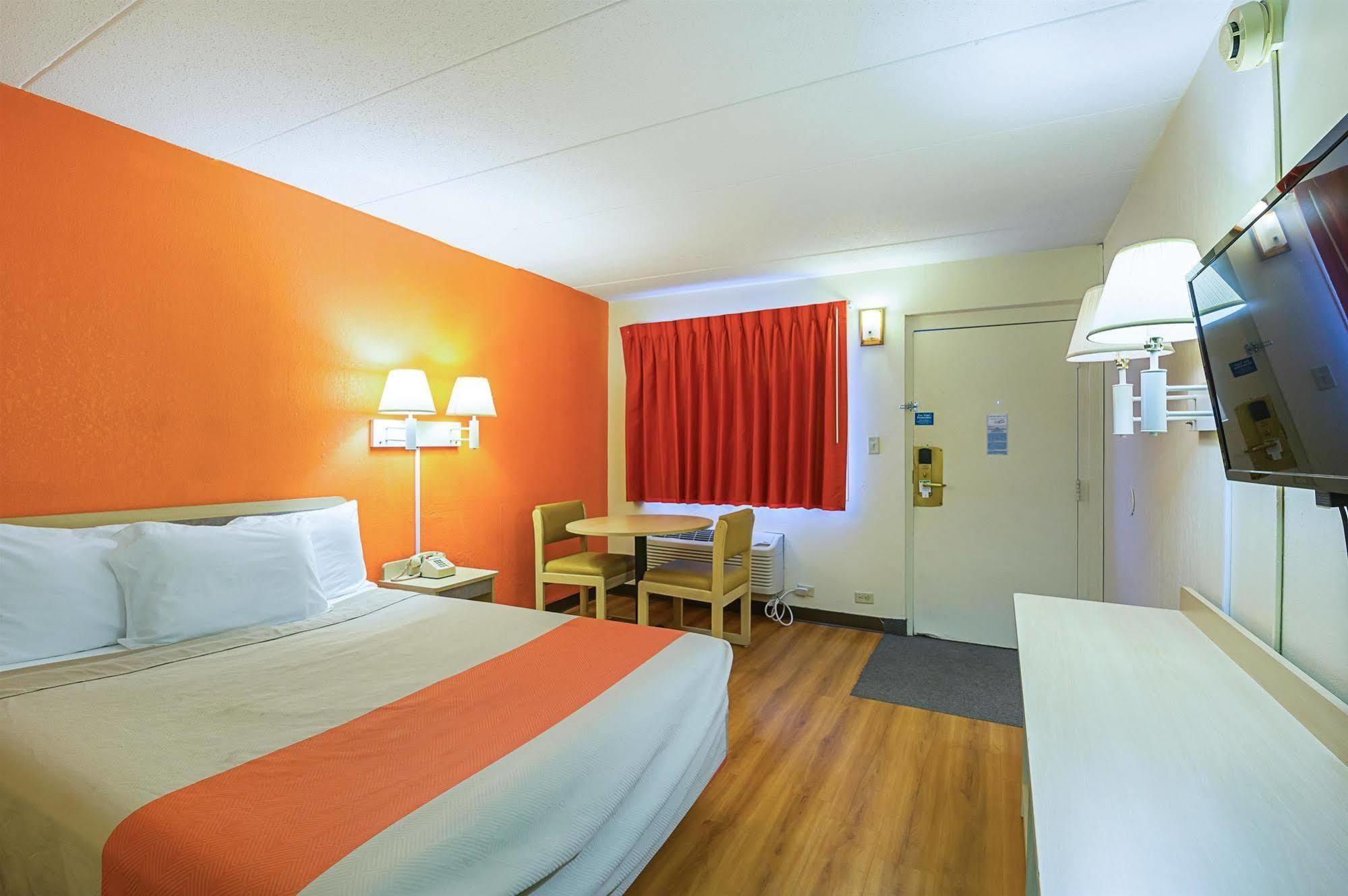 Rodeway Inn Dubuque Esterno foto