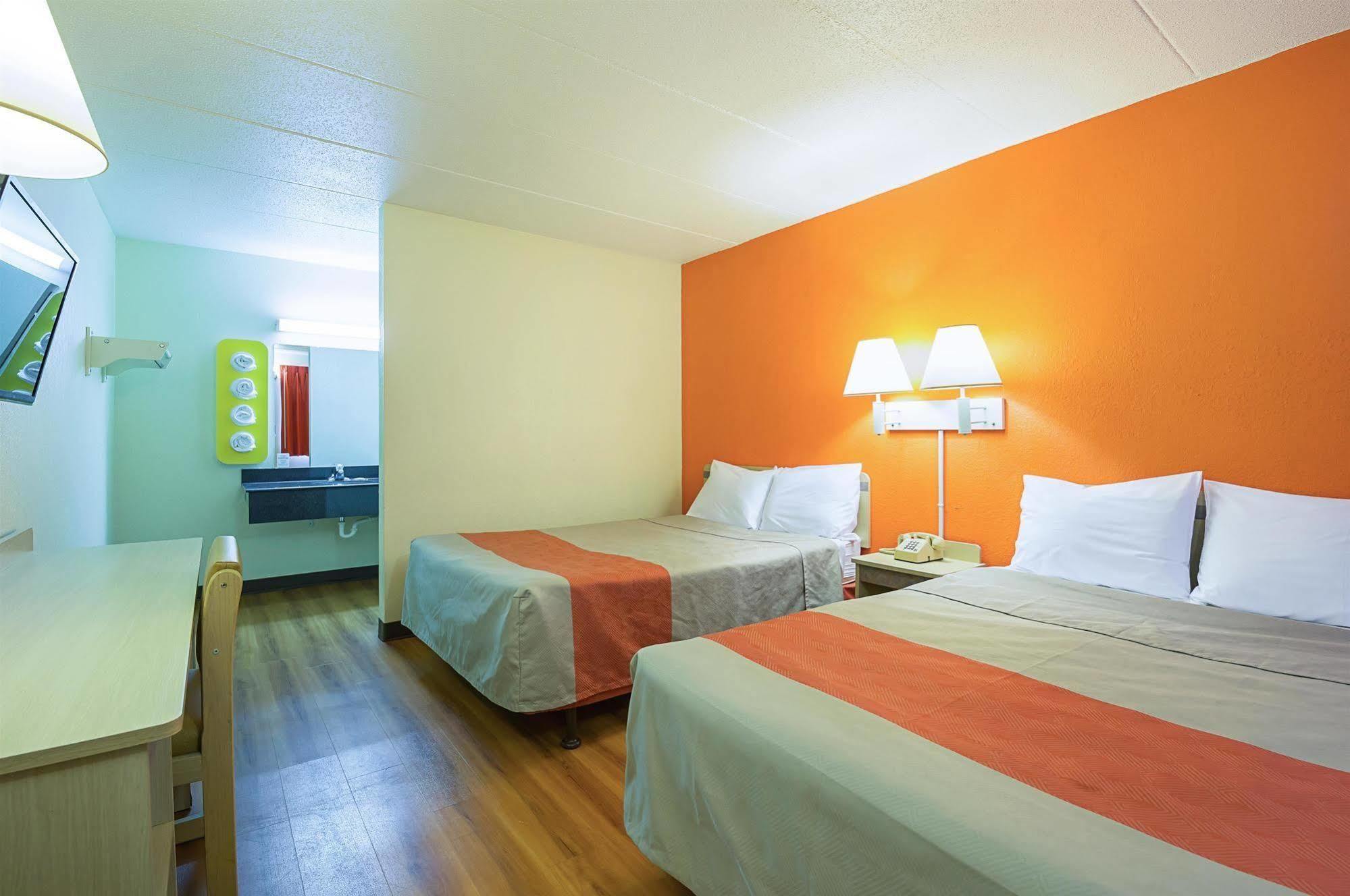Rodeway Inn Dubuque Esterno foto