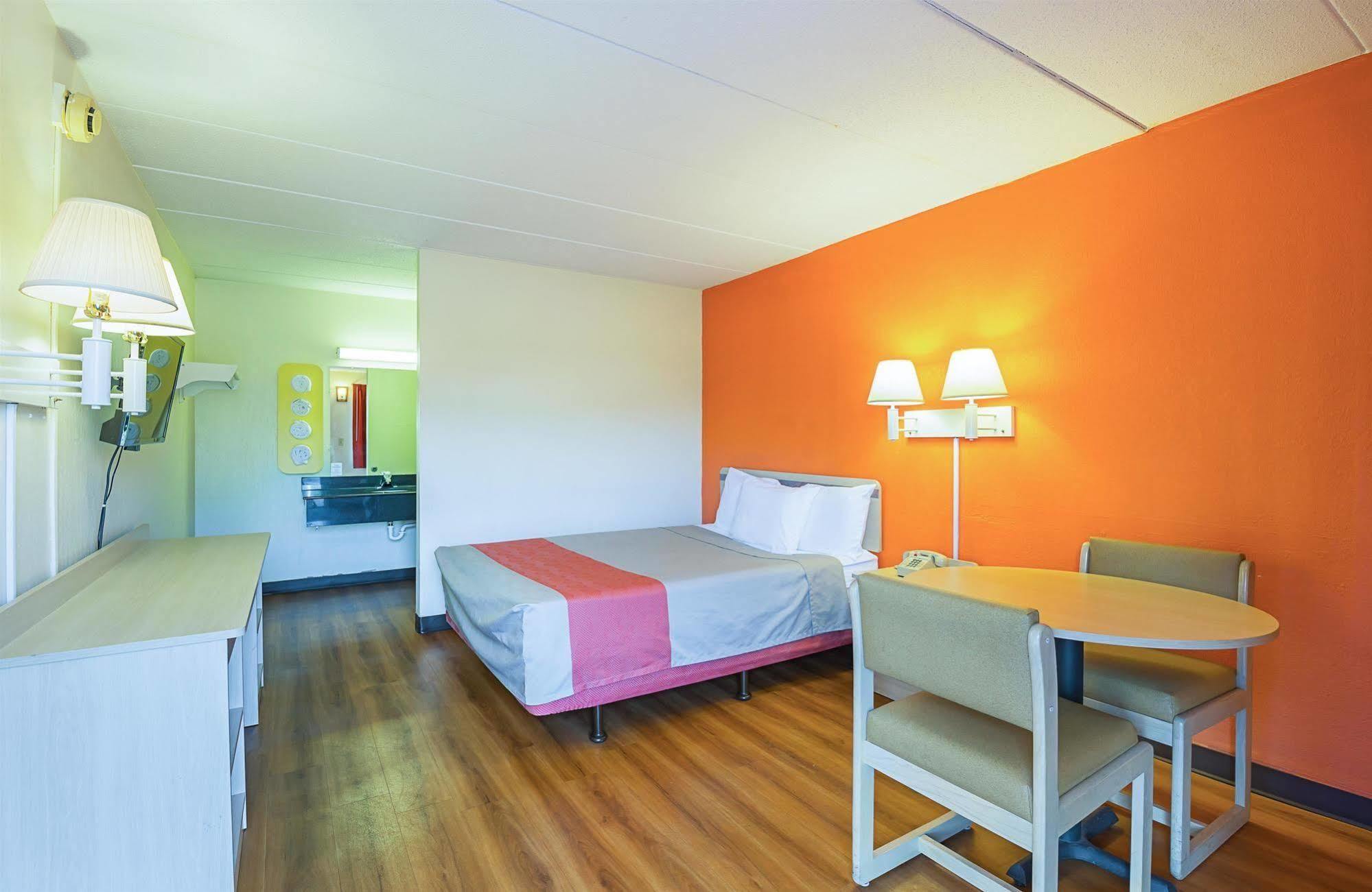 Rodeway Inn Dubuque Esterno foto